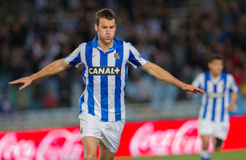 Imanol Agirretxe, celebrando su gol. (Andoni CANELLADA/ARGAZKI PRESS)