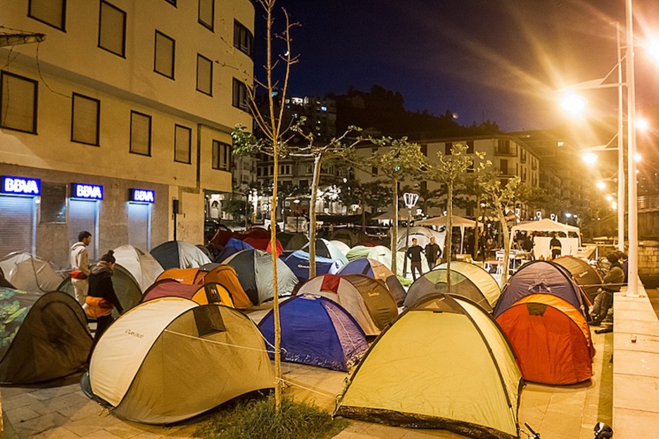 Gero eta jende gehiago dago Ondarruko Aske Gunean. (Aritz LOIOLA) Gero eta jende gehiago dago Ondarruko Aske Gunean. (Aritz LOIOLA)