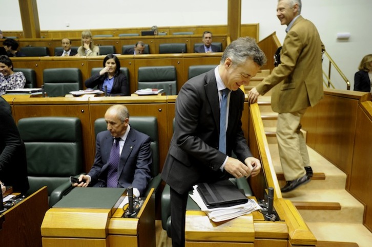 Iñigo Urkullu y Josu Erkoreka, en el pleno del 9 de mayo. (Juanan RUIZ/ARGAZKI PRESS)