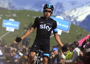 Rigoberto Uran, helmuga gurutzatzerakoan. (Luk BENIES/AFP PHOTO)