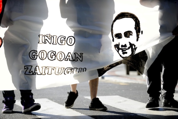 Pancarta de una de las protestas en recuerdo a Iñigo Cabacas.