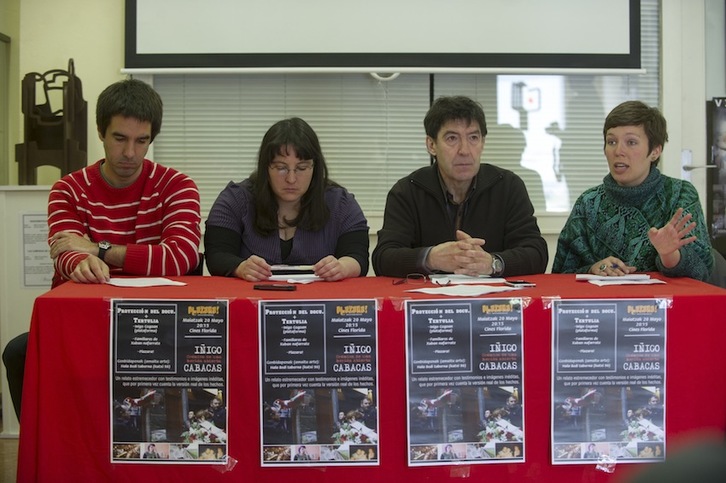 En la comparecencia de Plazara! han tomado parte familiares de Cabacas y Nafarrate. (Juanan RUIZ/ARGAZKI PRESS)