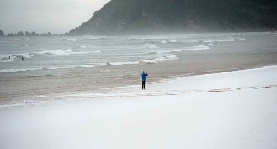 Neguko paisaia zuria, Zarauzko hondartzan. (Gorka RUBIO)