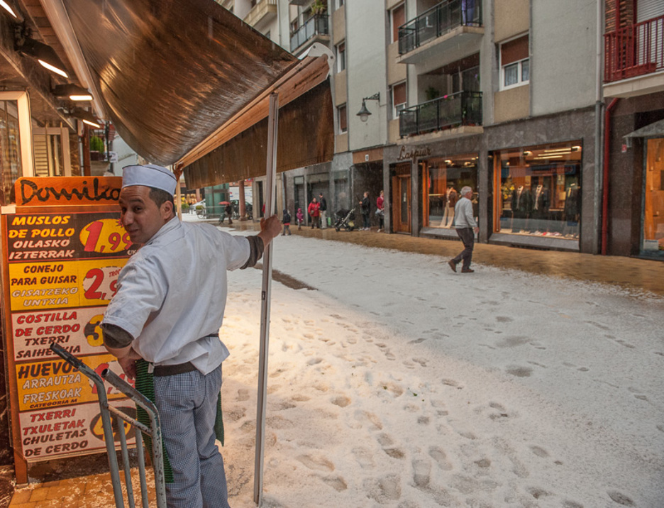 Txingor geruza ederra sortu da Zarauzko kaleetan. (Gorka RUBIO/ARGAZKI PRESS)