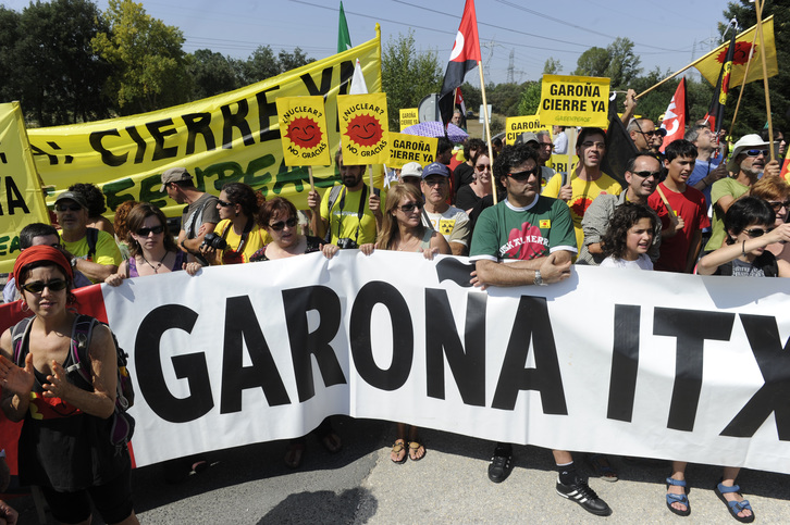 Marcha celebrada para exigir el cierre de la central de Garoña. (Luis JAUREGIALTZO / ARGAZKI PRESS)