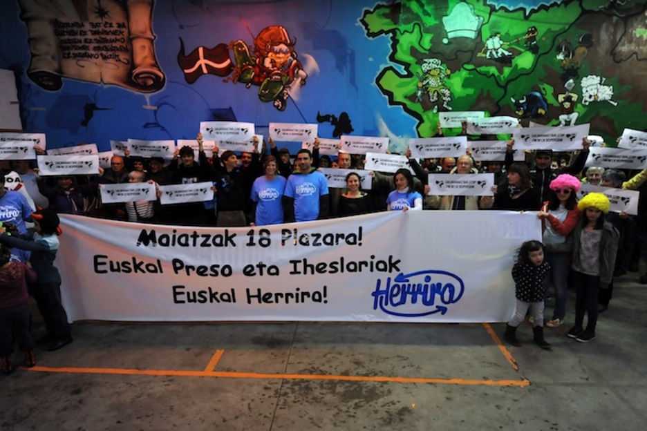 Biarritzeko gaztetxean argazkia atera dute. (Gaizka Iroz) Biarritzeko gaztetxean argazkia atera dute. (Gaizka Iroz)