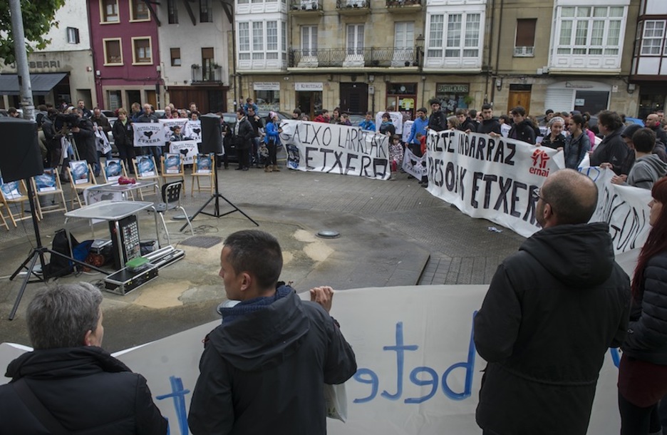 Elkarretaratze jendetsua Durangon. (Luis JAUREGIALTZO/ARGAZKI PRESS) Elkarretaratze jendetsua Durangon. (Luis JAUREGIALTZO/ARGAZKI PRESS)