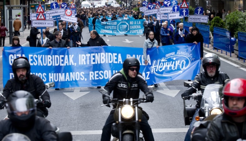 Motor eta guzti egin dute manifestazioa Gasteizen. (Raul BOGAJO/ARGAZKI PRESS) Motor eta guzti egin dute manifestazioa Gasteizen. (Raul BOGAJO/ARGAZKI PRESS)