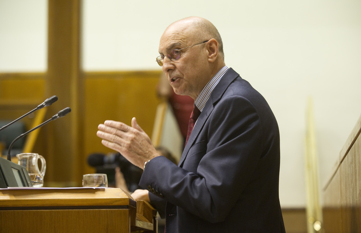 Rodolfo Ares en el Parlamento de Gasteiz. (Raul Bogajo / ARGAZKI PRESS)