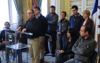 El alcalde de Donostia, Juan Karlos Izagirre, con su equipo de gobierno. (Jagoba MANTEROLA/ARGAZKI PRESS)