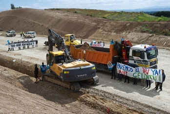 Protesta en las obras del TAV en Cadreita. (Iñigo URIZ/ARGAZKI PRESS)