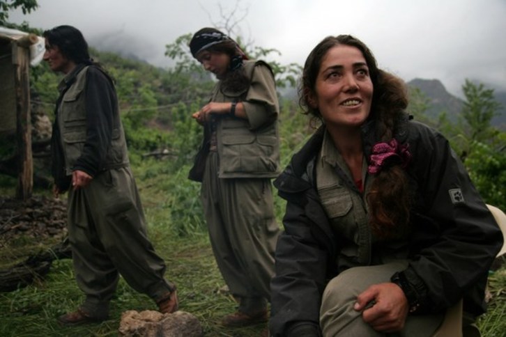 Tres integrantes del PKK, a su llegada a Kurdistán Sur, en una imagen de archivo. (Safin HAMED/AFP PHOTO)