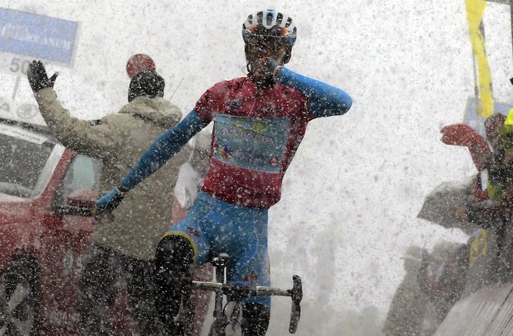 El tiempo invernal ha sido protagonista en la penúltima etapa del Giro. (Luk BENIES/AFP)