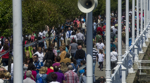 Milaka lagun batu dira Portugaleten.