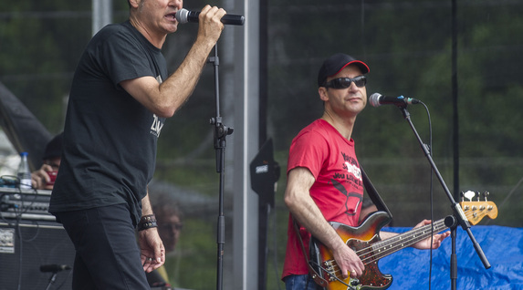 Zarama taldea taula gainean.