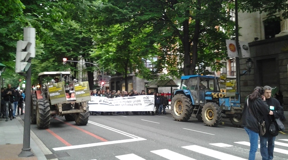 Movilización en Gran Vía, en Bilbo. (@GARA_rpascual)