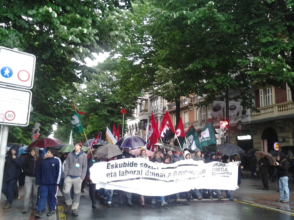 Zutabeak, Bilboko Plaza Eliptikora iristen. (@GARA_rpascual) Zutabeak, Bilboko Plaza Eliptikora iristen. (@GARA_rpascual)