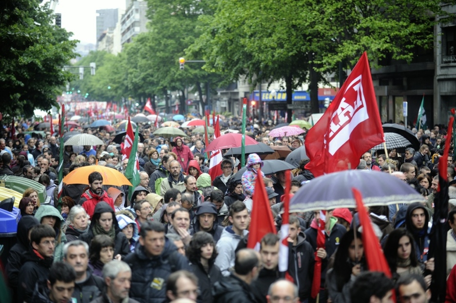Milaka lagunek hartu dute parte Bilboko manifestazioan. (ARGAZKI PRESS) Milaka lagunek hartu dute parte Bilboko manifestazioan. (ARGAZKI PRESS)