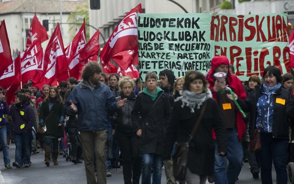 En la marcha han alertado del riesgo que suponen los recortes. (Raúl BOGAJO/ARGAZKI PRESS) En la marcha han alertado del riesgo que suponen los recortes. (Raúl BOGAJO/ARGAZKI PRESS)