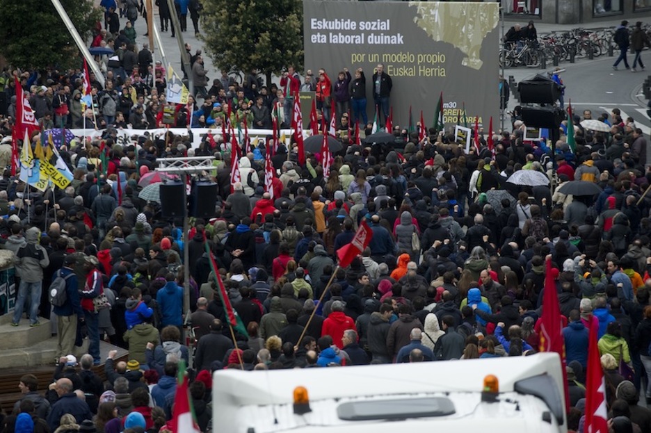 El acto final ha tenido lugar en la plaza de la Virgen Blanca. (Raúl BOGAJO/ARGAZKI PRESS) El acto final ha tenido lugar en la plaza de la Virgen Blanca. (Raúl BOGAJO/ARGAZKI PRESS)