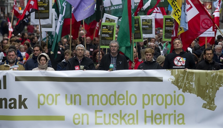 Ainhoa Etxaide y Adolfo Muñoz han participado en la marcha de Gasteiz. (Raúl BOGAJO/ARGAZKI PRESS) Ainhoa Etxaide y Adolfo Muñoz han participado en la marcha de Gasteiz. (Raúl BOGAJO/ARGAZKI PRESS)