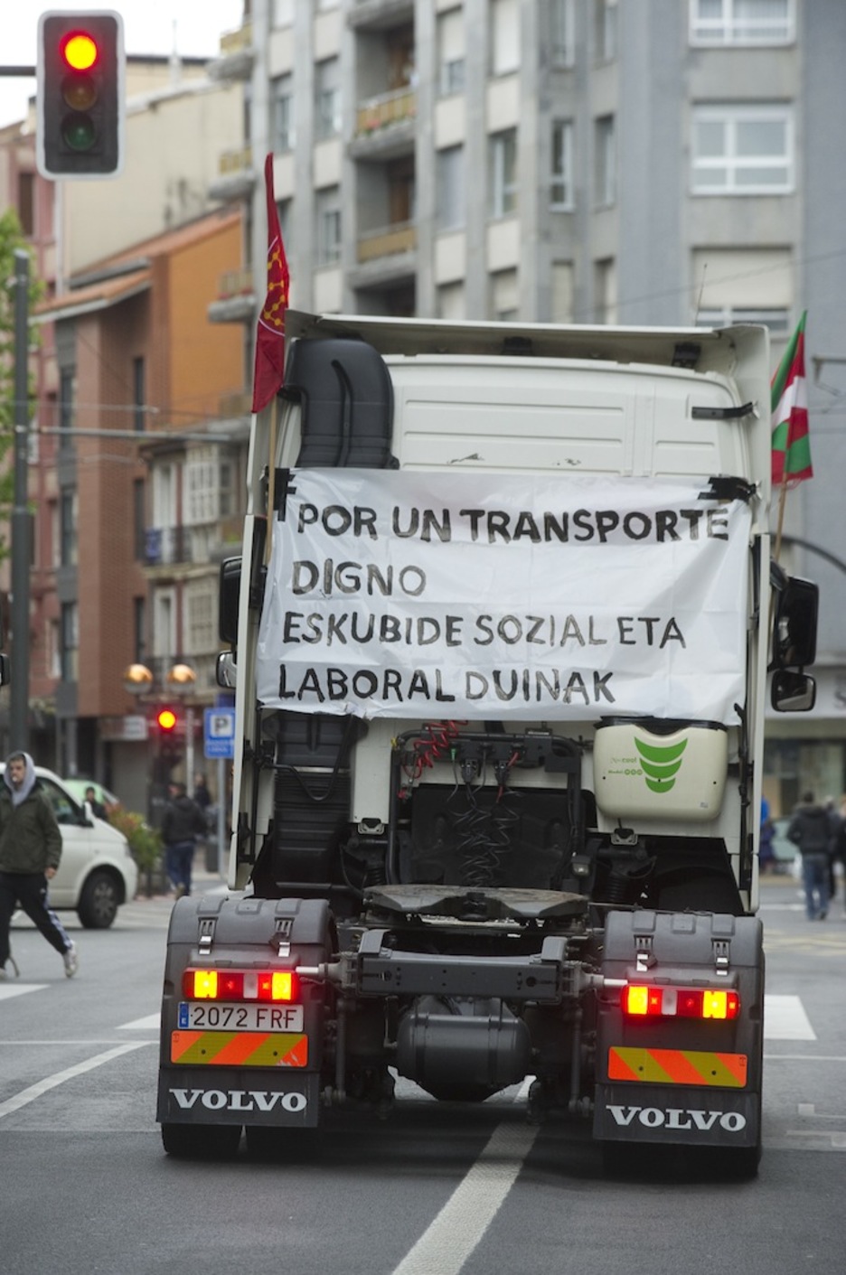 Un camión ha encabezado la movilización. (Raúl BOGAJO/ARGAZKI PRESS)