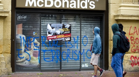 El Mc Donald's, cerrado. (Juan Carlos RUIZ/ARGAZKI PRESS) 