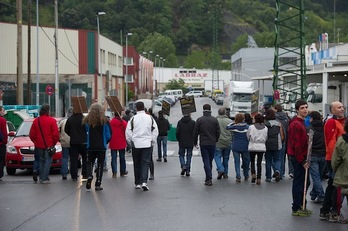 Piquetes en el polígono de Lezama Leguizamon, en Etxebarri. (Luis JAUREGIALTZO/ARGAZKI PRESS)