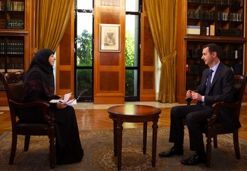 El presidente sirio, Bashar al-Assad, durante la entrevista concedida a una televisión libanesa. (AFP PHOTO)