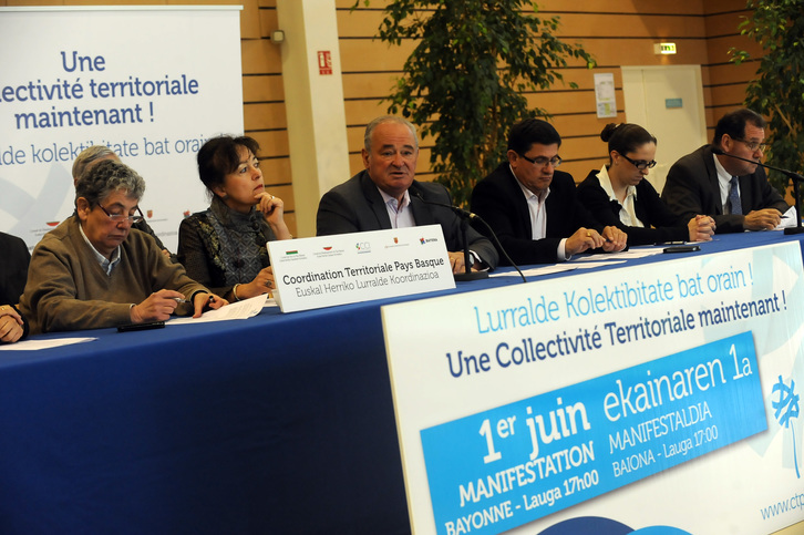 Lurralde Elkargoaren aldeko manifestazioara deituz aste honetan egindako agerraldia. (Gaizka IROZ)