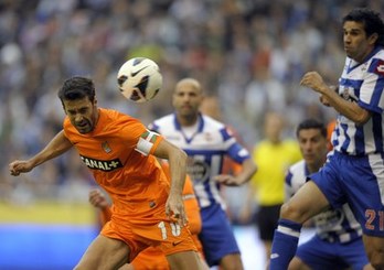 Griezmann celebra el gol que ha servido el pase a la Champions. (Miguel RIOPA/AFP)