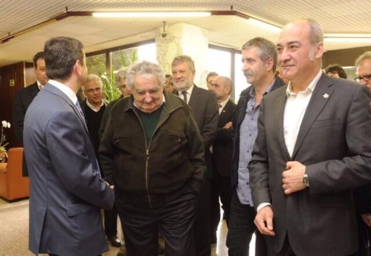 Mujica con Martin Garitano en Arrasate. (Gipuzkoako Foru Aldundia)