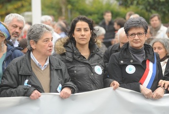 Espagnac, en el centro, en la manifestación celebrada en Baiona por la Colectividad Territorial. (Gaizka IROZ)