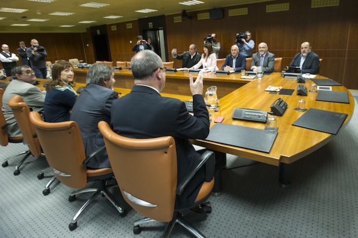Reunión de las delegaciones de PNV y PSE. (Juanan RUIZ/ARGAZKI PRESS)
