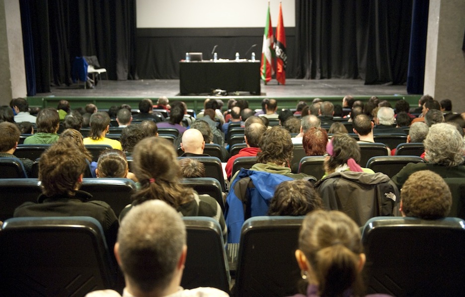 <strong>13.02.2010:</strong> La operación policial no logra impedir el proceso interno de la I.A. que culmina con la resolución ‘Zutik Euskal Herria’.