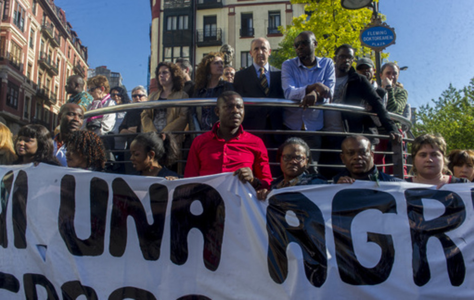Concentración convocada por Askabide en la plaza del doctor Fleming. (Monika DEL VALLE/ARGAZKI PRESS)