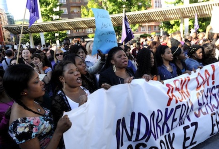 Imagen de la manifestación que recorrió ayer las calles de Bilbo para denunciar la agresión a Ada. (Marisol RAMIREZ/ARGAZKI PRESS)