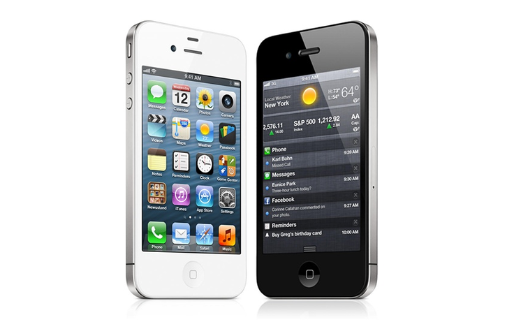 Modelos en blanco y negro del iPhone 4, que dentro de dos meses Apple ya no podrá comercializar en EEUU. (APPLE.COM)