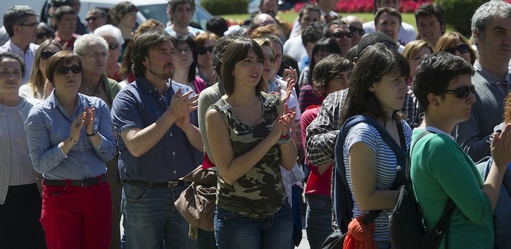 Concentración llevada a cabo este pasado miércoles ante el Ayuntamiento de Bilbo. (Luis JAUREGIALTZO/ARGAZKI PRESS)