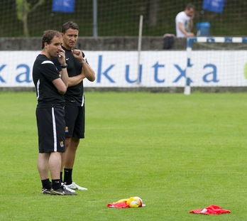 Jagoba Arrasate, a la izquierda, con Philippe Montanier, en un entrenamiento en Zubieta. (Gorka RUBIO/ARGAZKI PRESS)