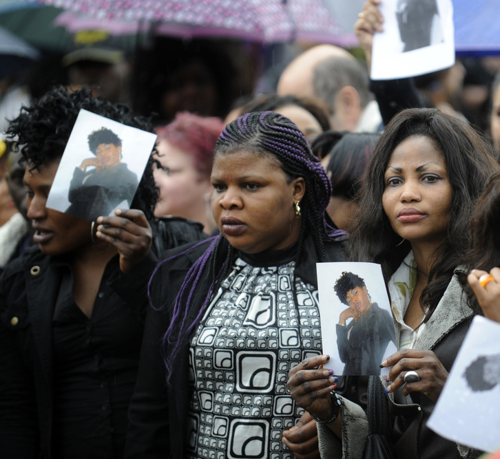 Protesta realizada con fotografías de Ada Otuya para denunciar su muerte. (Marisol RAMIREZ/ARGAZKI PRESS)