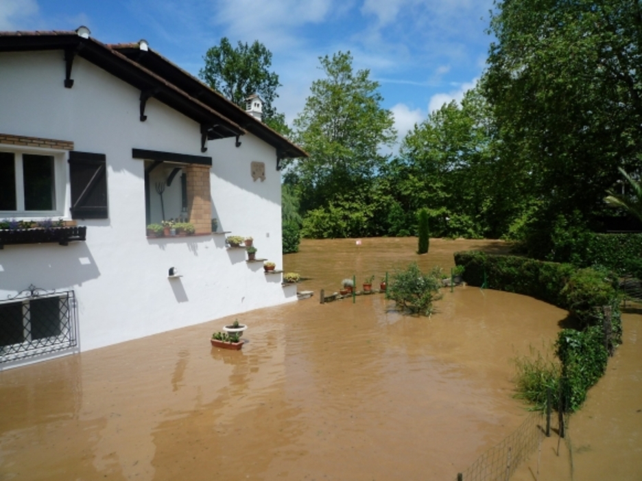 Urdazuri ibaia Azkainen aterata. (kazeta.info)