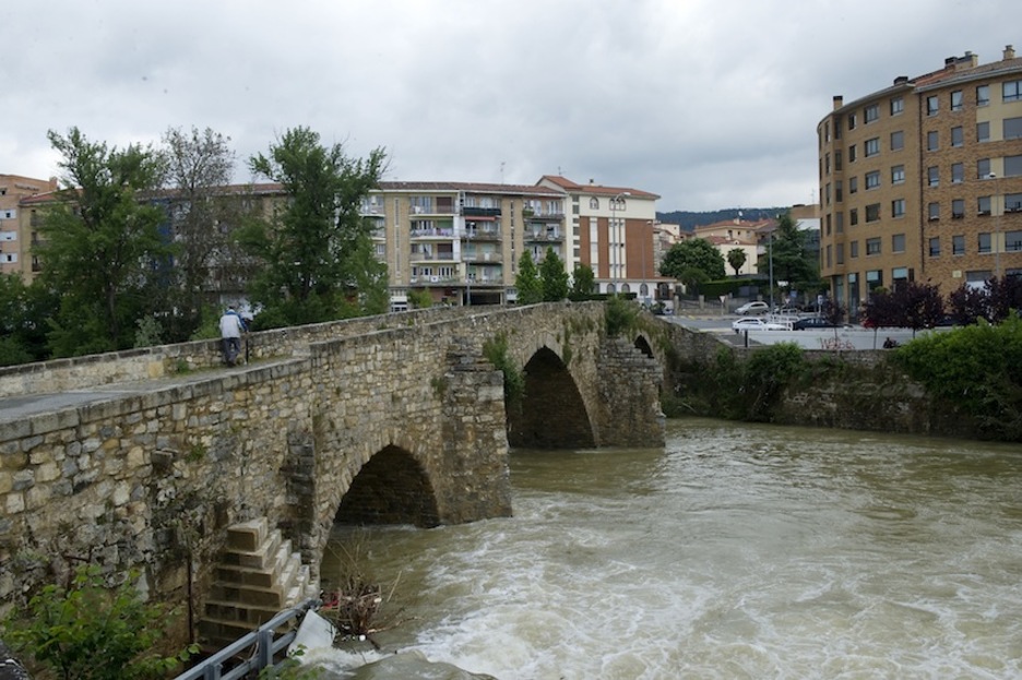 Arga ibaia bere onera itzultzen ari da. (Idoia ZABALETA/ARGAZKI PRESS)