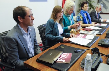 La Delegación de Lokarri, en el Parlamento de Nafarroa. (Jagoba MANTEROLA/ARGAZKI PRESS)