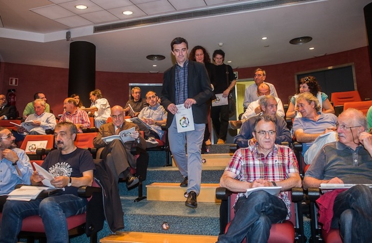 Jonan Fernández ha presentado el Plan de Paz a agentes sociales en Bilbo. (Luis JAUREGIALTZO/ARGAZKI PRESS)