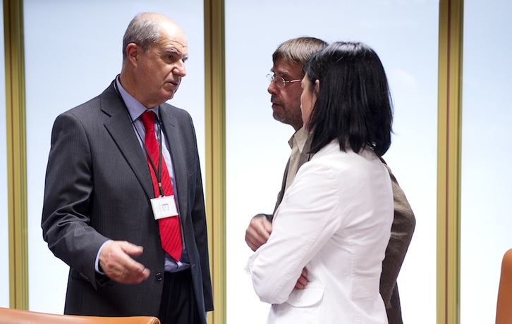 Representantes de Eroski y Fagor han comparecido en el Parlamento de Gasteiz. (Raul BOGAJO/ARGAZKI PRESS)