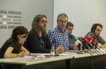 Imagen de los participantes en la rueda de prensa que ha ofrecido ELA en Bilbo. (Monika del VALLE/ARGAZKI PRESS)