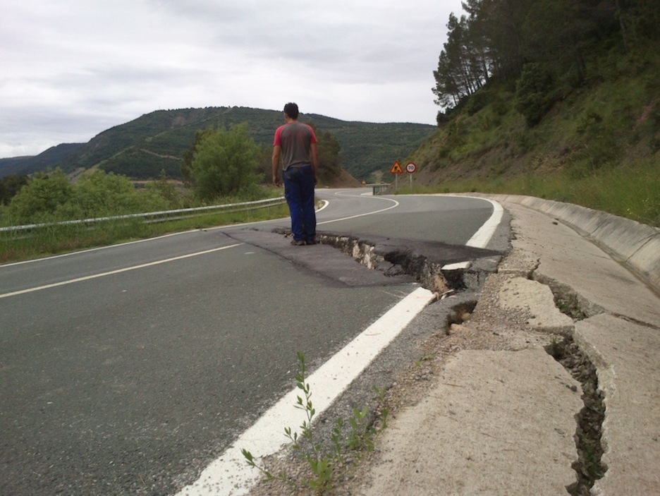 La grieta se ha abierto en el mismo sitio donde apareció otra anteriormente. (‘Yesa+no’) 