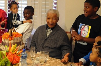 Nelson Mandela, en una imagen de archivo. (Peter MOREY/AFP PHOTO)