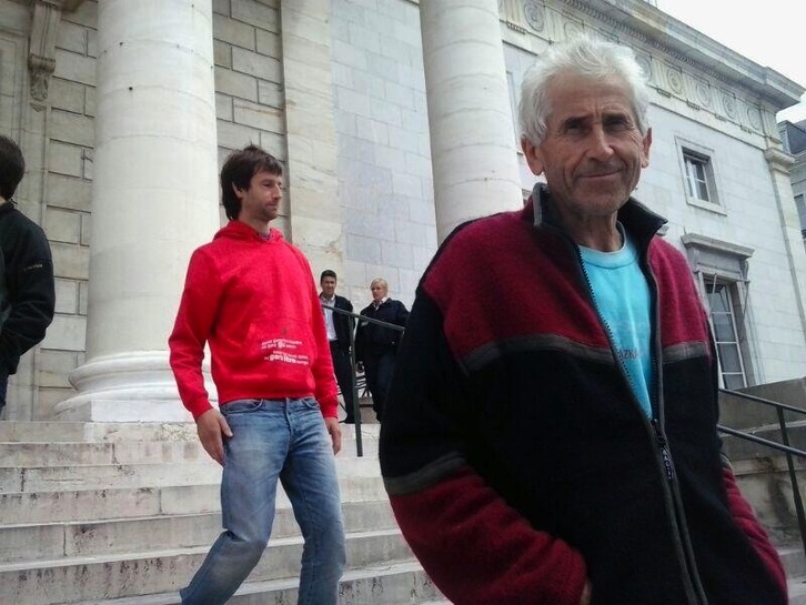 Beñat Atorrasagasti y Jokin Aranalde salen del Tribunal de Pau. (@sortuEH)